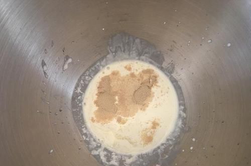 适合小朋友吃的小餐包,奶香浓郁,烤好第二天依然松软Q弹