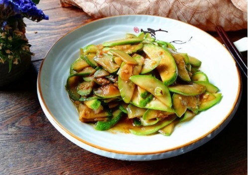 家常下饭小炒,成本不过2元,十分钟就可以做好,比吃肉还下饭