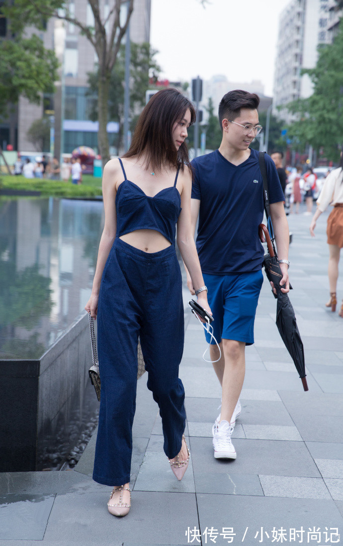 穿搭|街拍路人,穿搭时尚又大胆,还长得好看,自然艳压群芳