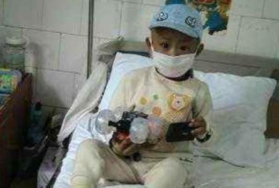 添加剂|5岁男孩每天一杯牛奶，1月后被送进医院，医生：胃里全是“纸”