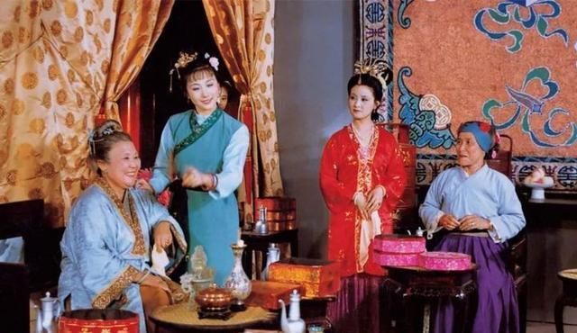 秋爽斋@红楼梦:刘姥姥带给薛宝钗的“殊荣”,她做梦都没想到