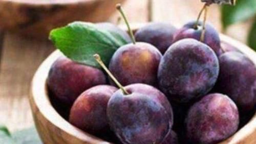 小蛮腰|爱美的女人做梦都想年轻10岁，多吃3种食物，排毒清肠，皮肤水嫩