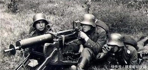 马克沁|李鸿章第一次见到马克沁机枪,没谈价而是问了个问题,实在让人心酸
