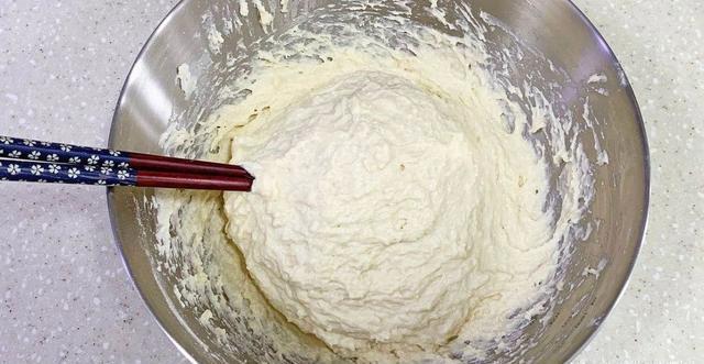 搅拌均匀|不揉面,不擀面,筷子搅一搅,5分钟烙出一大张饼,解决全家早餐