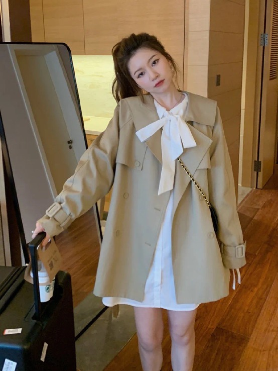 初春的温柔穿搭得这样穿!薄外套+奶油裙,真女人的时髦穿法