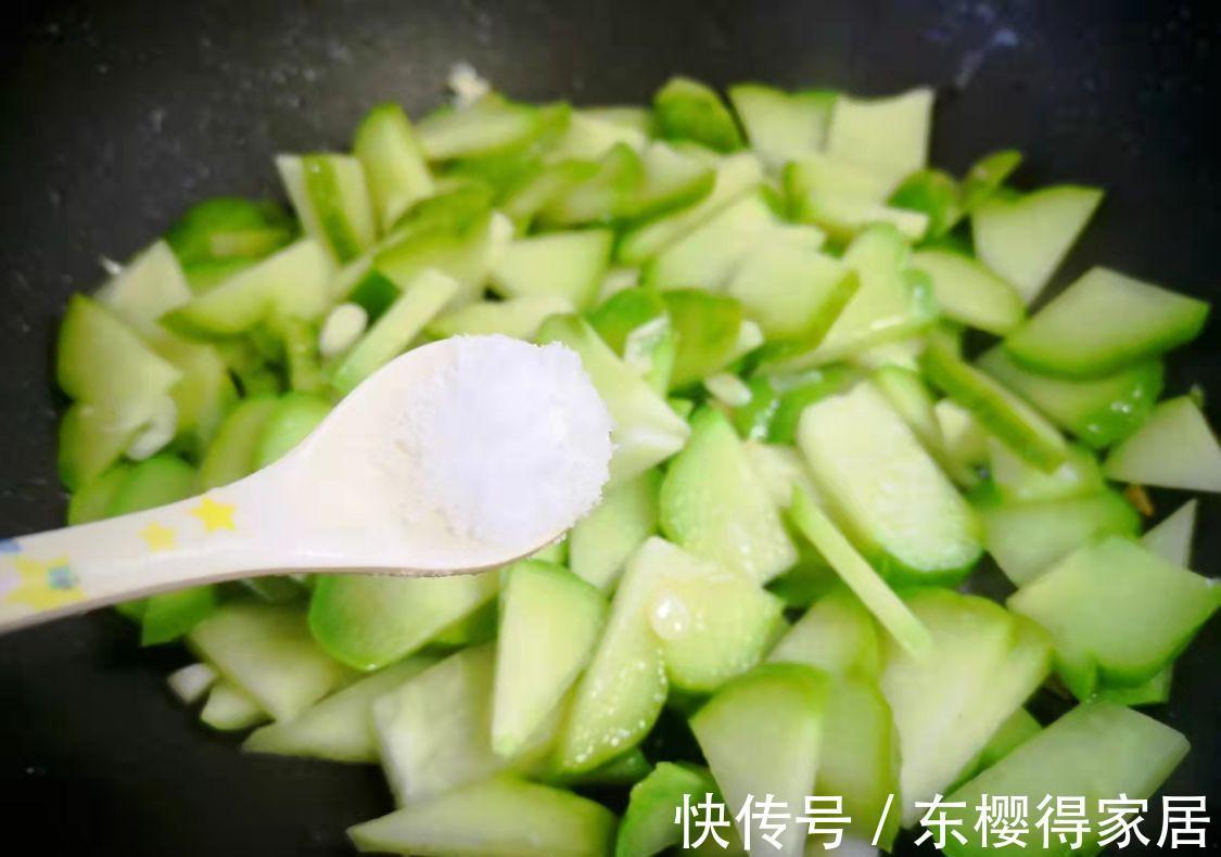 这瓜既是水果又是菜,疏肝止咳本领大,加鸡蛋一炒,比黄瓜更美味