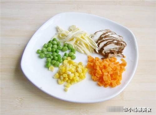 胡萝卜粒|营养早餐：1块吐司1把蔬菜，自制成披萨，营养丰富做法简单