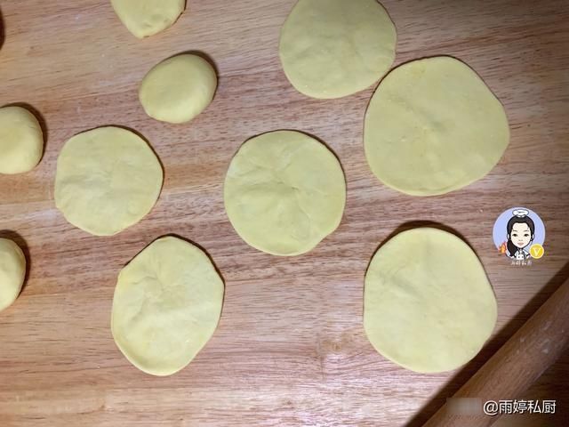 我家最近爱上了这款早餐饼,不用发酵,金黄暄软,连吃3天都不腻