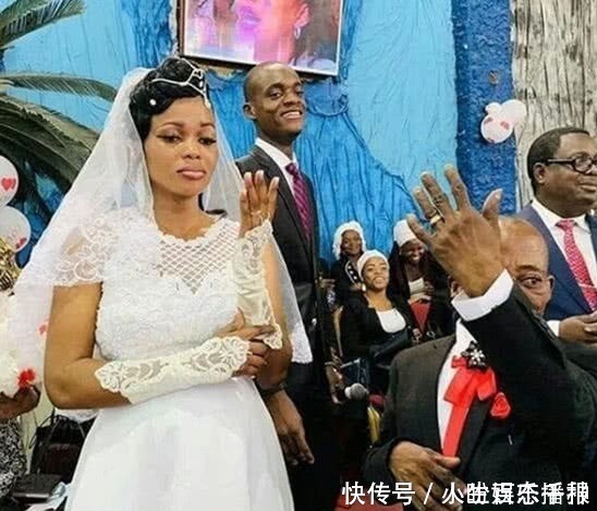 新郎|非洲一对新人婚礼照片走红,新郎乐开花新娘全程不高兴