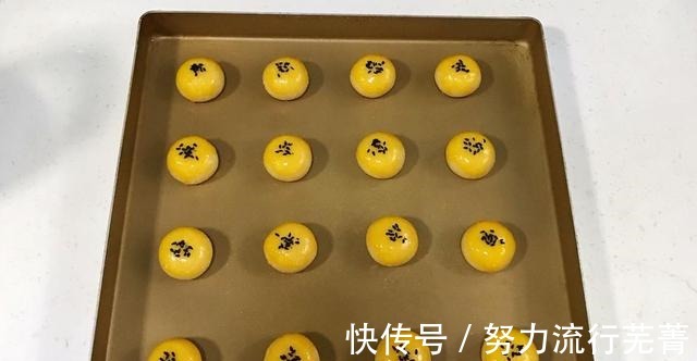 搅拌均匀|酥到掉渣的椰蓉酥饼，一口香酥，两口满足！