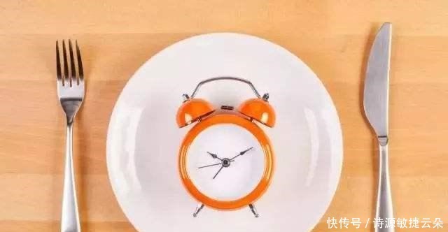 消化科医生提醒别把这2种水果当零食了,伤胃!胃不好的人少吃