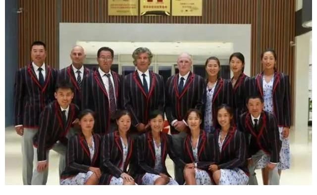 汉服|网传中国奥运代表团礼服引争议！网友：汉服旗袍不比这漂亮？