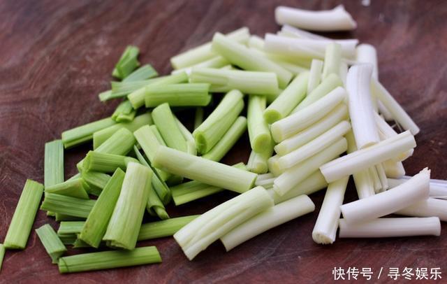 年夜饭里的下酒菜,腊肠炒蒜苗,新手小白也容易学会