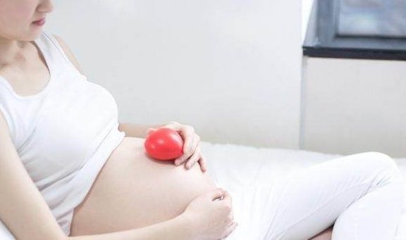 宝宝|40岁单亲母亲上台唱歌,说出儿子身份那一刻,评委都惊讶了!