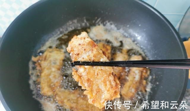 炸带鱼,有人用面糊,有人用淀粉都不对,教你正确做法,真好吃!