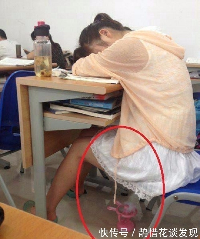 |搞笑GIF趣图:妹子你热我理解,但这个风扇有点小,吹的不够全面