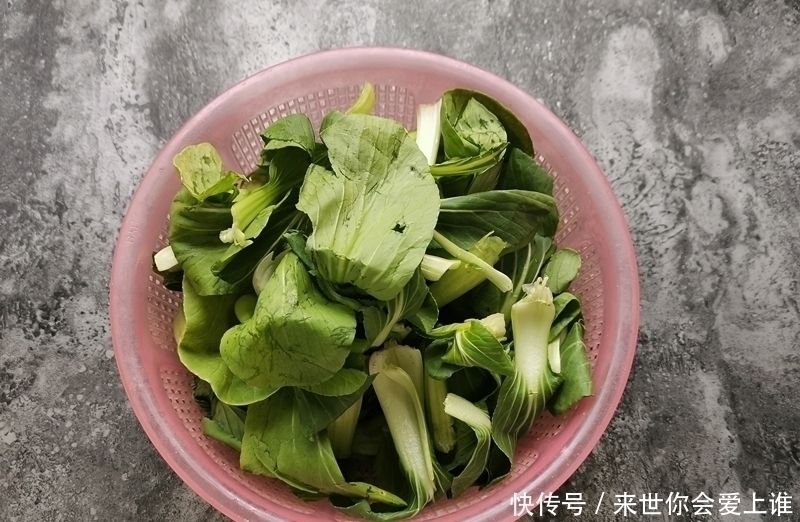 荷包蛋|面条从小吃到大,这做法最受欢迎,汤汁鲜营养足,一大碗丁点不剩