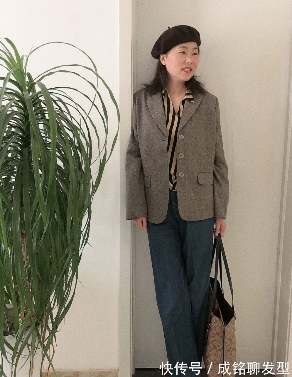 长大衣 这才是50多岁女人最美的入冬打扮!简单自然高雅,优雅更精致