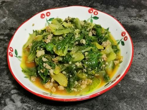 女儿的一人食晚餐，有菜有粥有主食，女儿：还是在家吃饭舒服