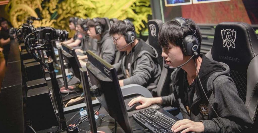 爆料|Letme直播爆料某教练将回归LPL，虽没说姓名，但玩家心中已有答案