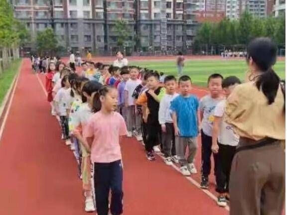 训练|培养良好行为习惯，东昌府区奥森小学开展新生立规养习训练