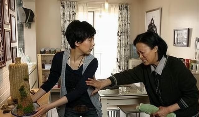 婆婆|新房刚装好,一下子挤进8口人,儿媳直接摊牌:我走还是你们走?