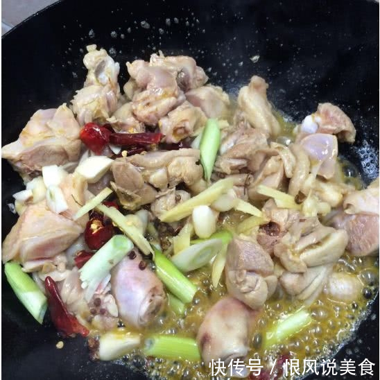 炖鸡肉时,别傻傻只加水!多加一点“它”,不仅肉嫩汤浓,还入味