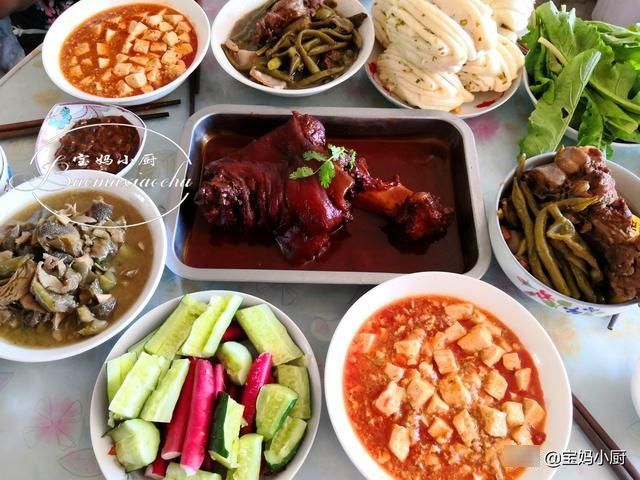 肘子|去闺蜜家做客,一进屋我乐了,有颜值硬菜多,一道比一道香