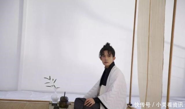 千玺成为美术生写生头像的范本,因为他鼻子和下巴的距离有些说法