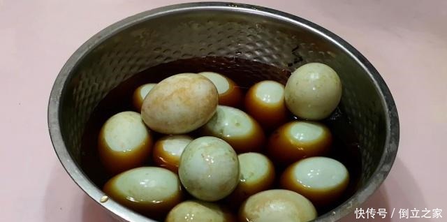 自从学会自制皮蛋,我家每月做一次,简单又解馋,比买的还好吃!