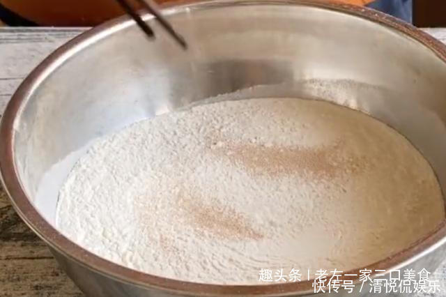 刷上一层食|烙了2年的大饼,终于找到窍门了,这样做葱花饼,又软又香又好吃