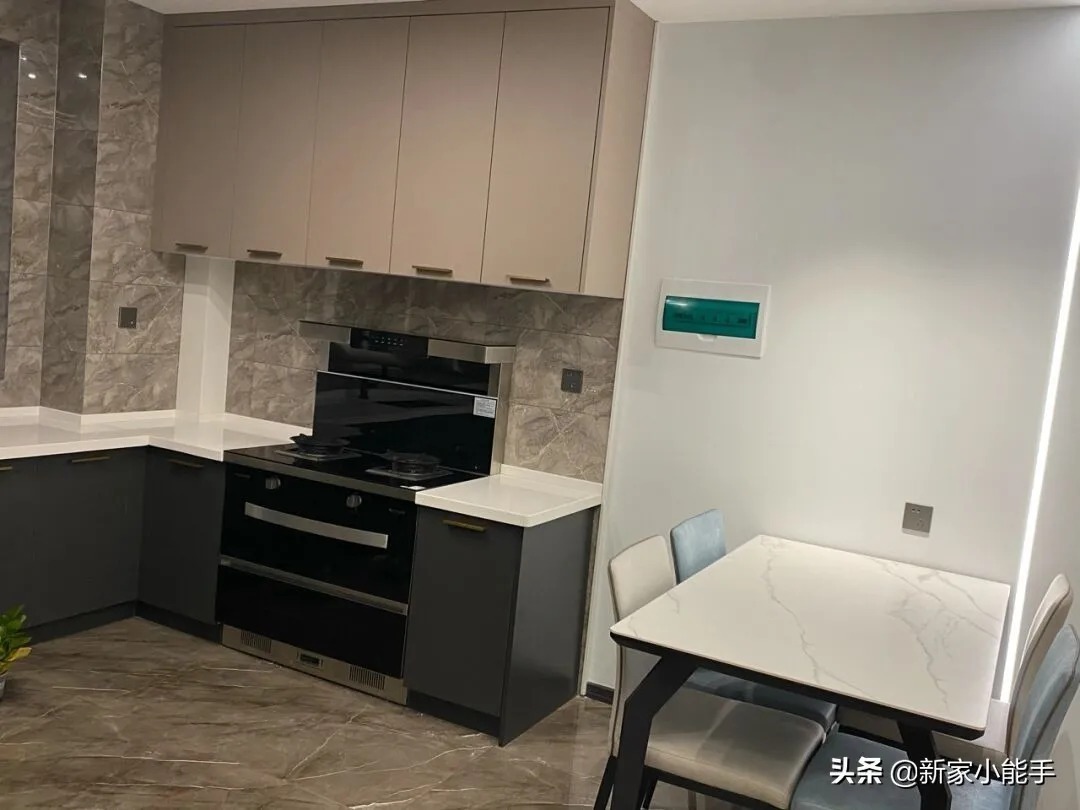 窗帘|幸福的婚房，坚持全屋无主灯的设计很好看，悬空电视墙更喜欢