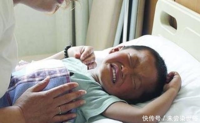 家长|10岁男孩患肠癌，这三类食物进“黑名单”，医生建议别给孩子吃