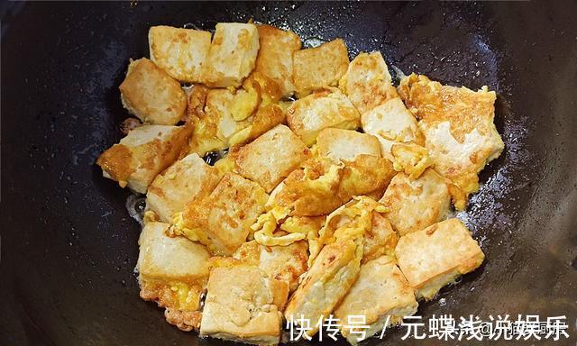 金黄色|5元钱做出的“丝瓜烧豆腐”，很适合热天吃，做法超级简单