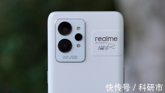 厂商|花3699元买一台“纸”手机，realme新机为什么用“纸”做？