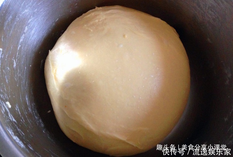 面食|大厨分享好吃的面食做法，面粉加上牛奶下锅一炸，外酥里嫩吃着香