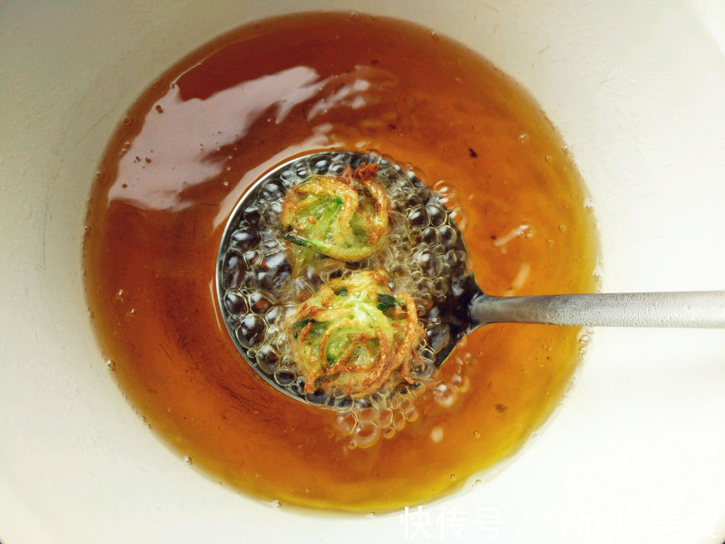 秋天萝卜大量上市,鲜嫩可口,多买点回来炸着吃真香