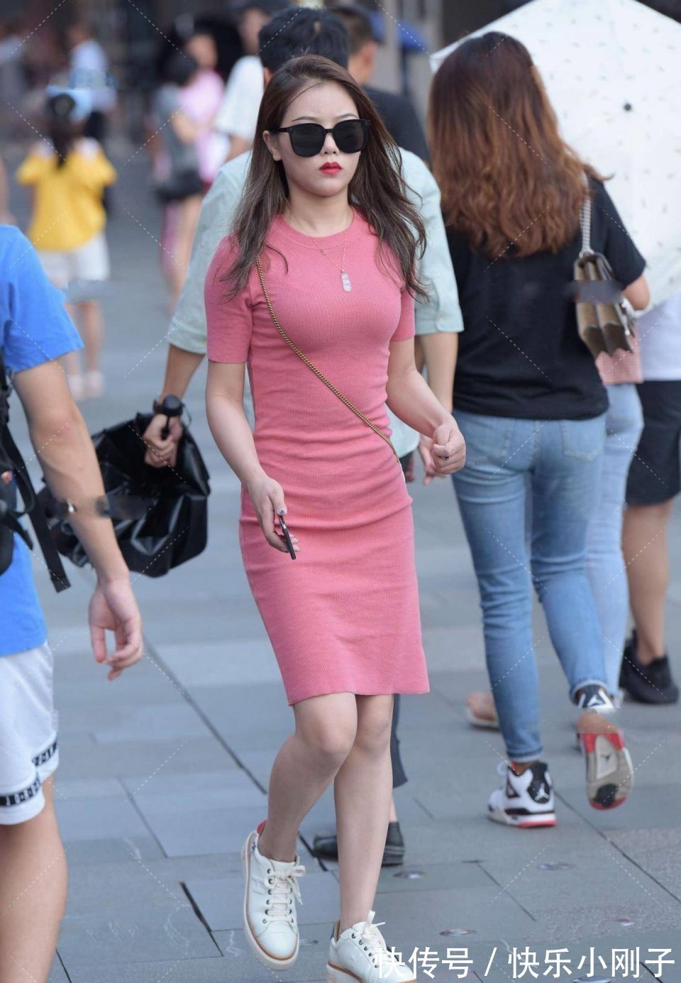 版型|我从来没见过这么天真的美女,我爸喜欢的类型,是我女朋友就好了