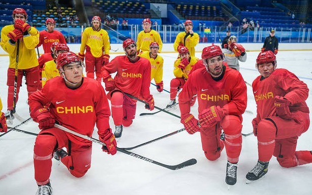 中国冰球队|归化不是洪水猛兽!中国冰球队11名归化,国足归化少何以争议很大
