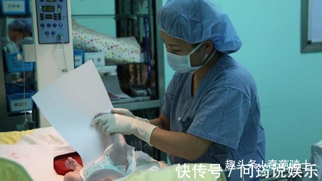 女子|女子生下孩子,不料孩子竟是双性人,得知原因,女子怒扇婆婆