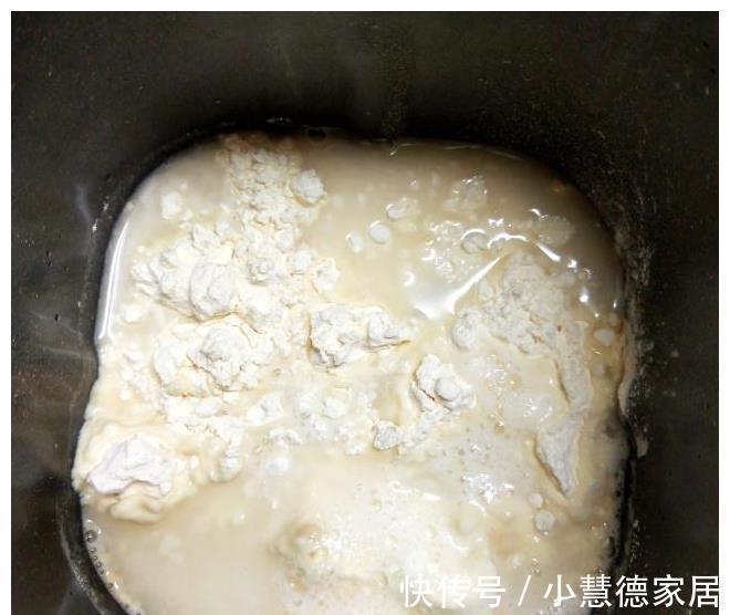 塑型|最好吃的肉松小花卷，刚出锅，一大盘就被俩孩子抢光了