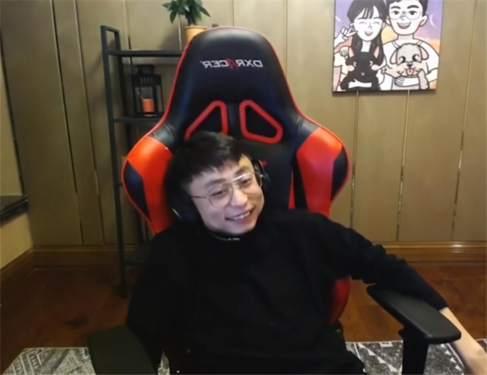 水晶|LPL“ADC排行榜”火了，水晶哥却痛苦面具：为何身后只有一盆花