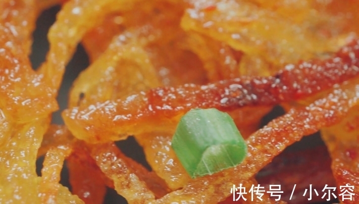 土豆饼|土豆不要炒着吃了，2分钟教你最新做法，金黄酥脆，比薯片还好吃