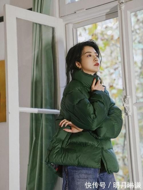 羽绒服 羽绒服不要配打底裤，过时了！学三木这样穿，时髦又保暖