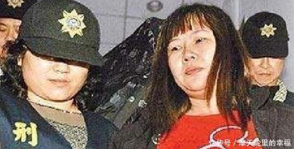 她是上个世纪黑道巅峰大姐,曾看中了欠债