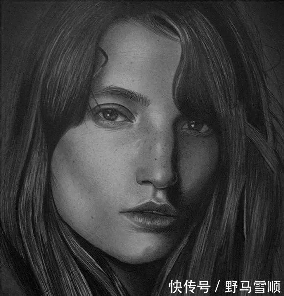 维也纳$身残志坚:没有双手的他,画出令人惊叹的铅笔肖像