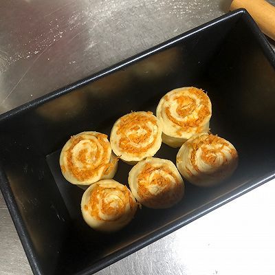 沙拉肉松芝士面包