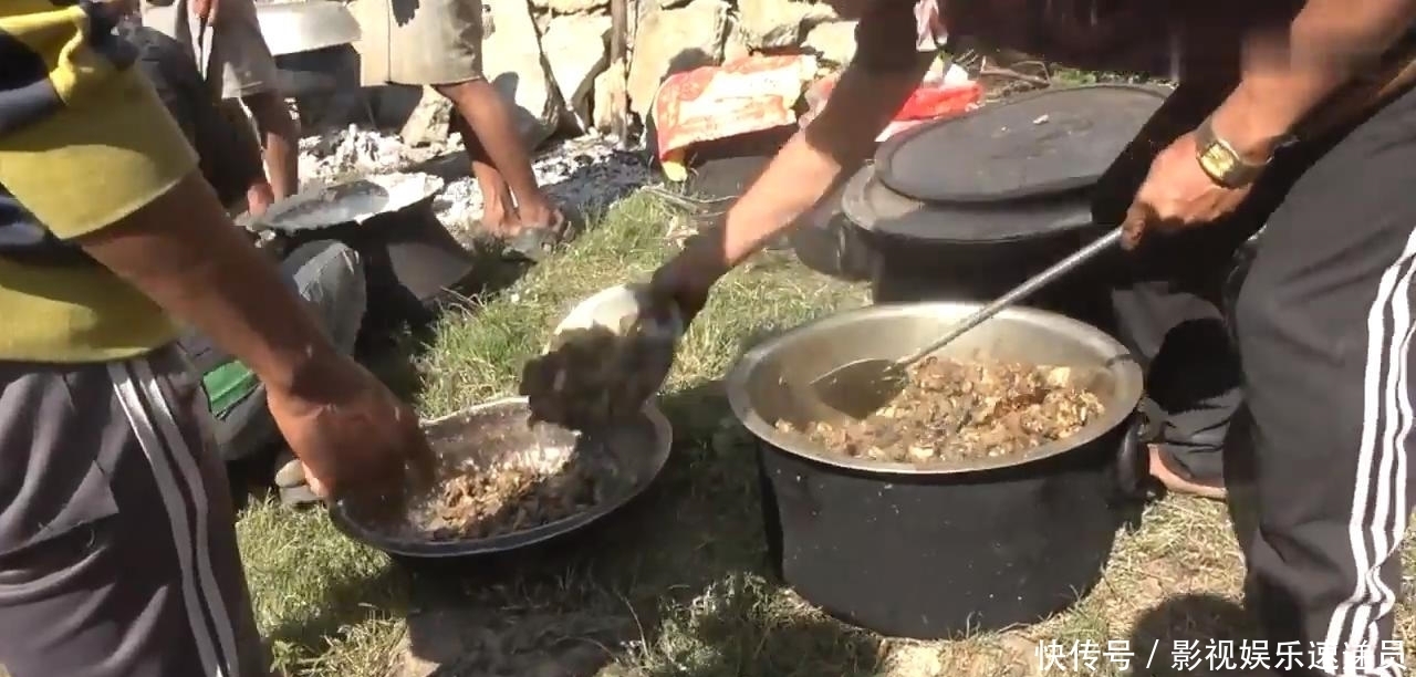 农村|尼泊尔农村大型酒席,场面壮观,只吃一个菜咖喱羊肉配米饭