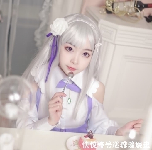 初中生cos|初中生COS艾米莉亚,却被“女神袜”抢镜,网友:不愧是女主!