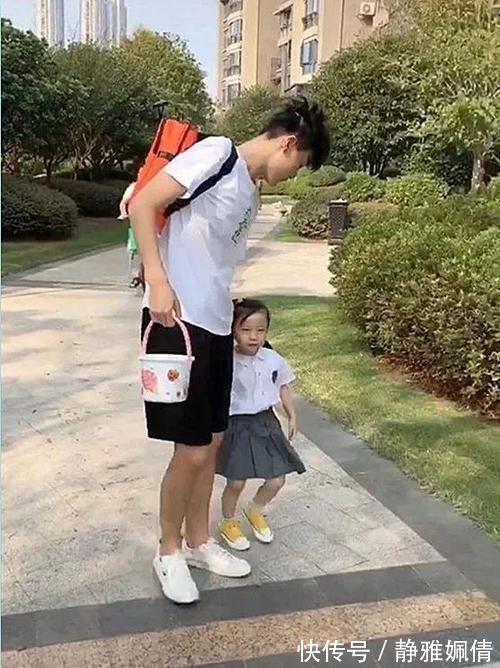 爸爸|有个小20岁的妹妹是什么体验哥哥送妹妹去幼儿园,被误认成爸爸